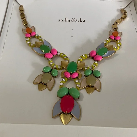 Stella & Dot Vibrant Pink and Green Necklace - Picture 1 of 1